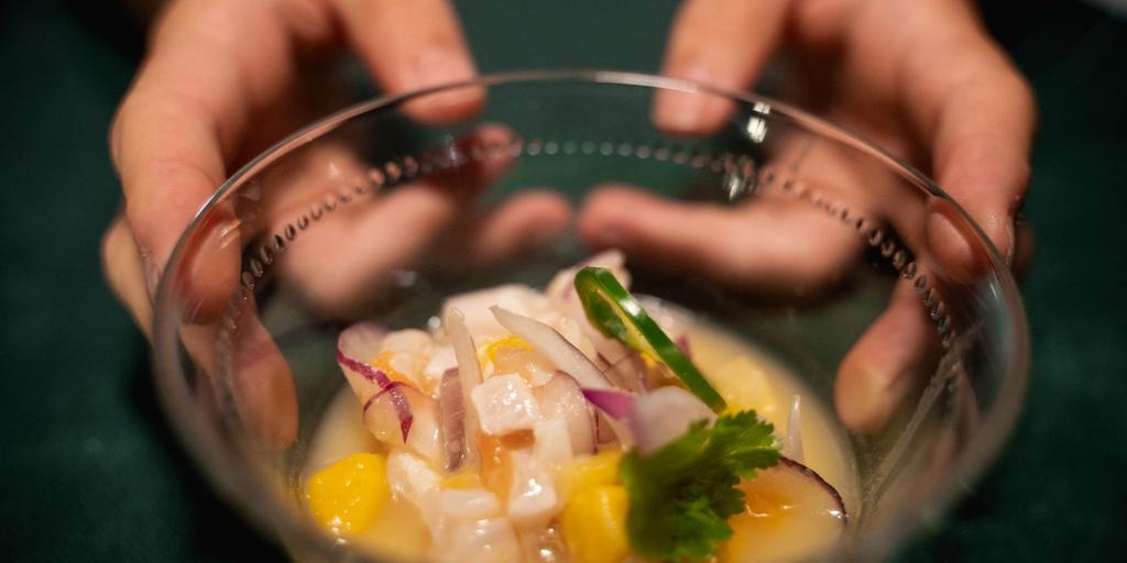 Ceviche de corvina y mango: la receta peruana que te transporta al Caribe en 20 minutos