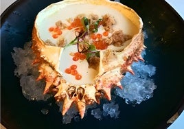 Cenar en un patio sevillano del siglo XVIII rodeado de columnas de mármol es posible en este restaurante