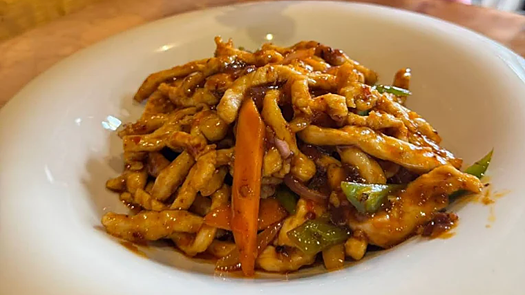 Goyi, un viaje gastronómico por las cocinas asiáticas en la calle Feria