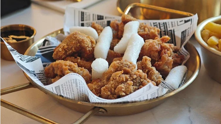 El nuevo restaurante de Nervión que trae a Sevilla el pollo frito coreano más famoso del mundo