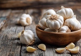 Por qué hay que comer ajo crudo por las mañanas