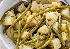 Patatas aliñadas con atún, cebolleta y habichuelas