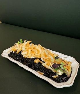 Imagen secundaria 2 - Abacería El Poeta, el nuevo rincón de tapeo en los bajos del Hotel Bécquer