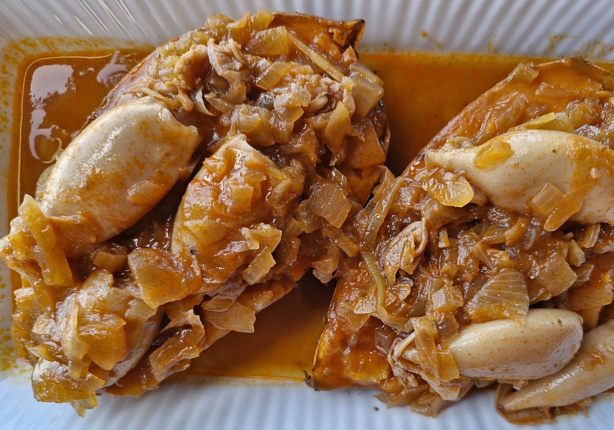 Calamares encebollados en boniato asado