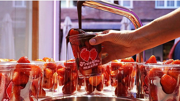 Fresas con chocolate caliente