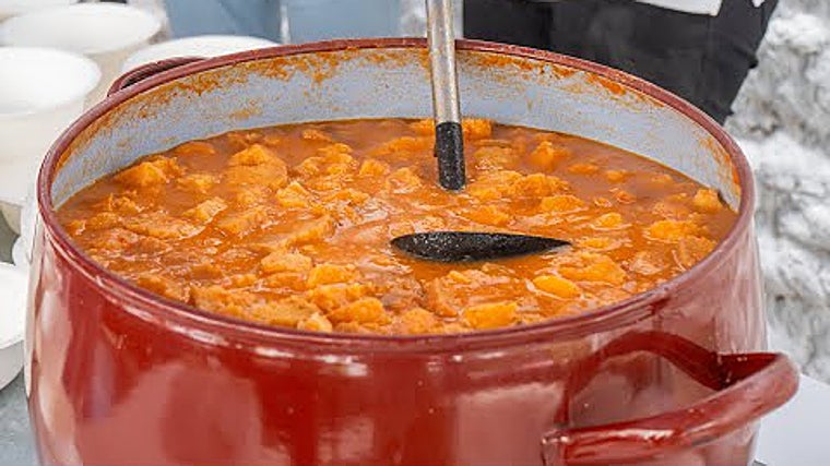 La sopa cachorreña, el guiso con naranja agria que cuenta la historia de Málaga