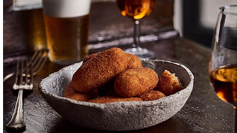 Dónde tomar vermut en Málaga: bares con encanto para el aperitivo