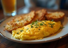 Trucos de cocina de nuestras abuelas que la gente ya casi no usa (y funcionan muy bien)