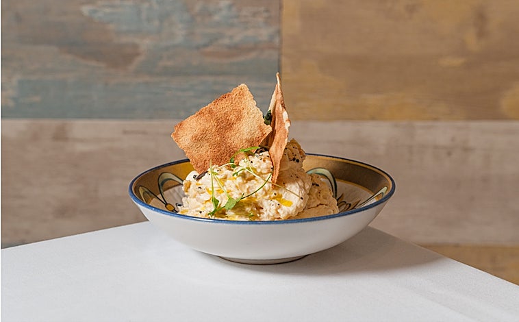 Imagen principal - Almijara Casual Bar recibe la Medalla de Oro de Radio Turismo y Gastronomía