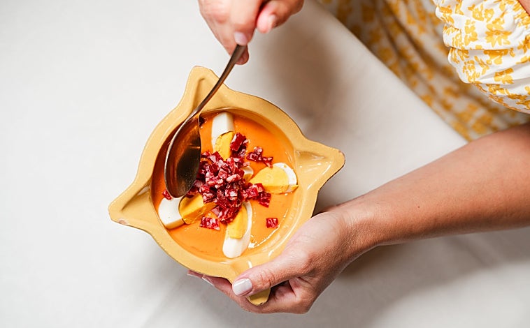 Imagen principal - Almijara Casual Bar recibe la Medalla de Oro de Radio Turismo y Gastronomía