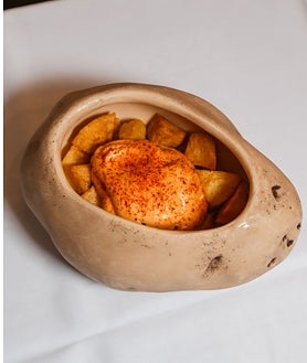 Imagen secundaria 2 - Almijara Casual Bar recibe la Medalla de Oro de Radio Turismo y Gastronomía