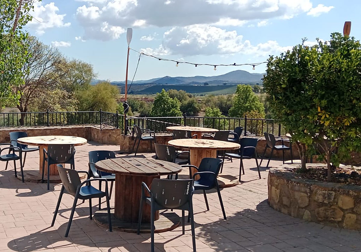 Terraza del restaurante Zalamea en Belmez, Córdoba