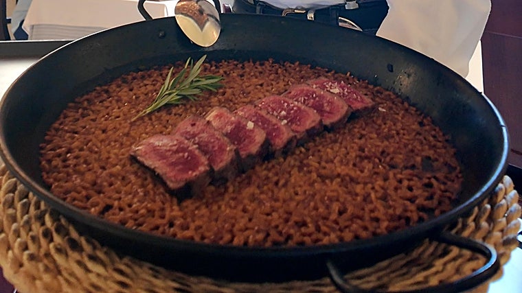Arroz a la brasa de lomo bajo