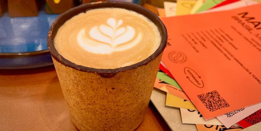 Así es la cafetería de Sevilla que te pone el café en un vaso comestible
