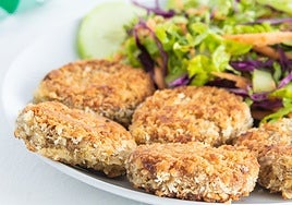 Hamburguesa de lentejas con especias y chips de calabacín