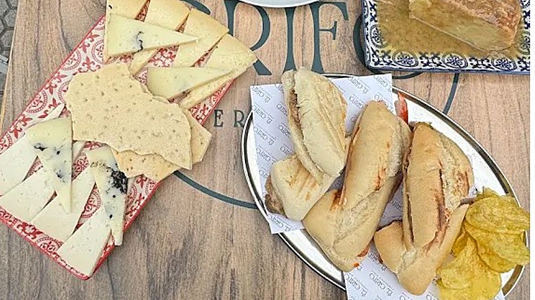 Quesos y montaditos de El Grifo