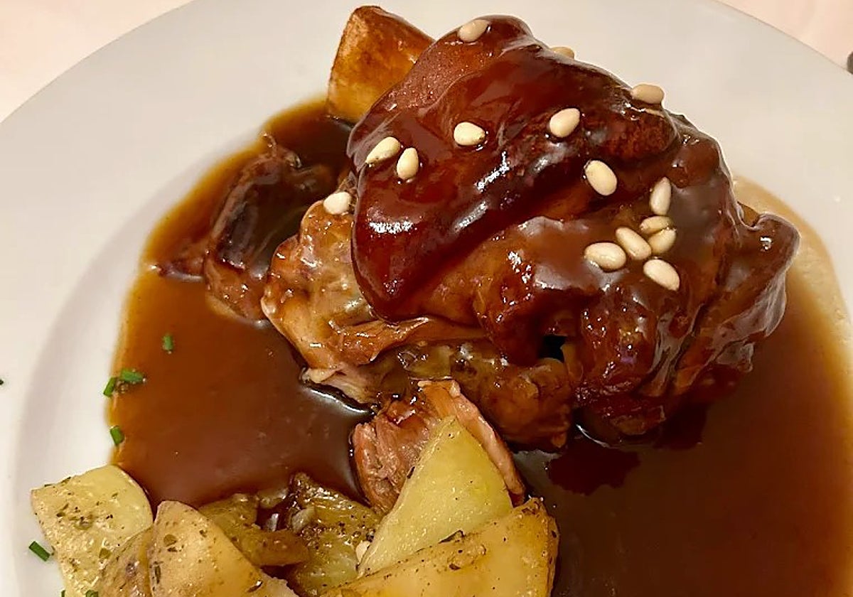 El restaurante Las Golondrinas está especializado en carnes a la brasa y cocina tradicional malagueña