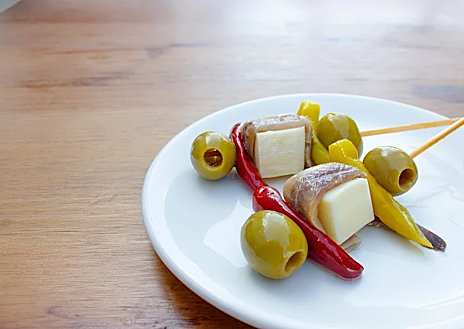 Imagen secundaria 1 - Marisco fresco cocidos, tapas frías y montaditos son algunas de las propuestas de Cervecería Arturo
