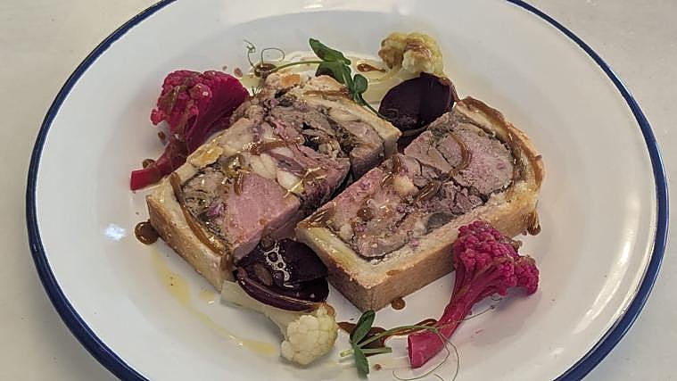 Paté en Croûte con verduras encurtidas del restaurante Abazero