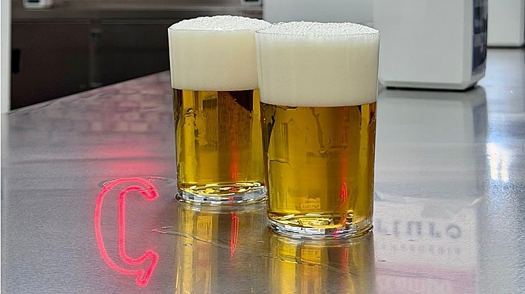 Esta cervecería presume de servir una de las cervezas más frías de Sevilla gracias al método «tanque en salmuera»