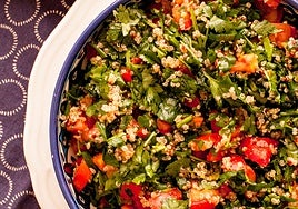 Taboulé de lentejas con quinoa Brillante, calabaza, granada, espinacas y perejil