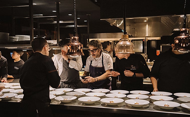 Imagen principal - Homenaje a Martín Berasategui en Puente Romano: una velada con mucho &#039;garrote&#039; en Marbella