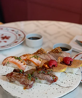 Segunda imagem 2 – alguns pratos de sushi