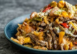 Bowl con carne picada, pico de gallo y guacamole