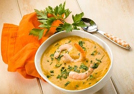Crema de mariscos y langostinos: la receta que puedes probar antes de Navidad