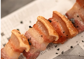 La barra de Plaza de Cuba, nueva vida para el local de La Coartada junto a la calle Betis