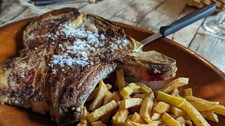 Como buen mesón, tienen una interesante selección de carnes