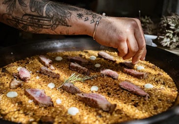 Uno de los arroces de su chiringuito de El Palmar (Cádiz), donde nace la idea de crear Dinamita Arrocería en Sevilla