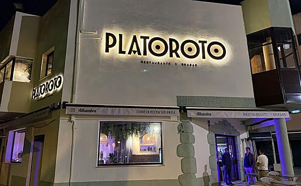 Facade of Plato Roto Restaurant