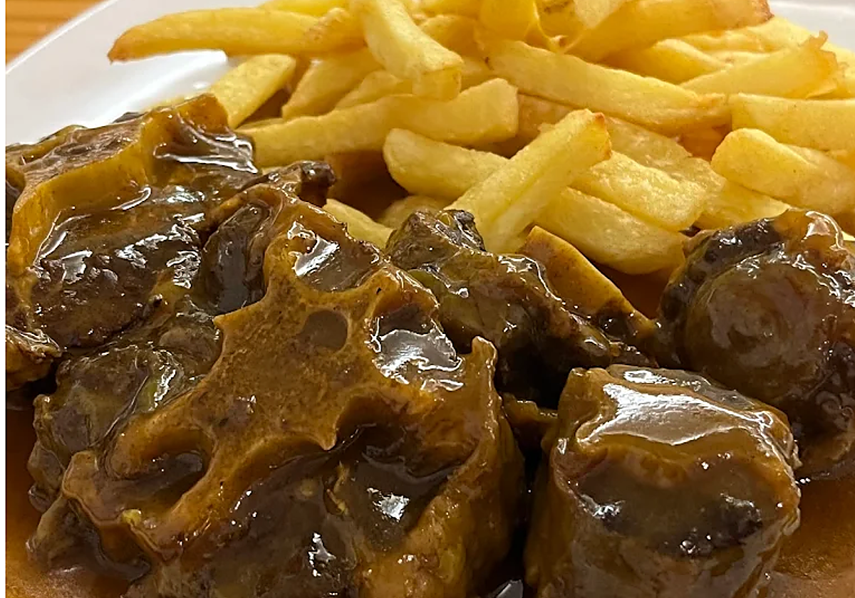 Guiso de rabo de toro del restaurante Cala D'or en Estepa