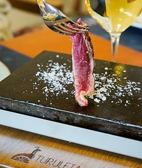 Imagen secundaria 2 - Turuleta, aire fresco para la calle Betis con la experiencia de El Sella y Gascona