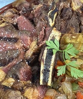 Imagen secundaria 2 - Arroz con carrillada, huevos con atún y patatas y chuletón 