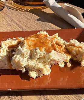 Imagen secundaria 2 - Mejillones, papas aliñás y ensaladilla