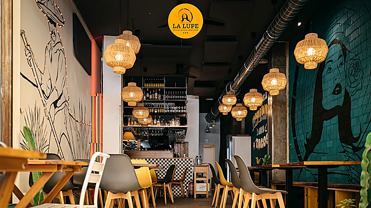 O interior do Lalupe conta ainda com uma grande esplanada na praça Alameda de Hércules.