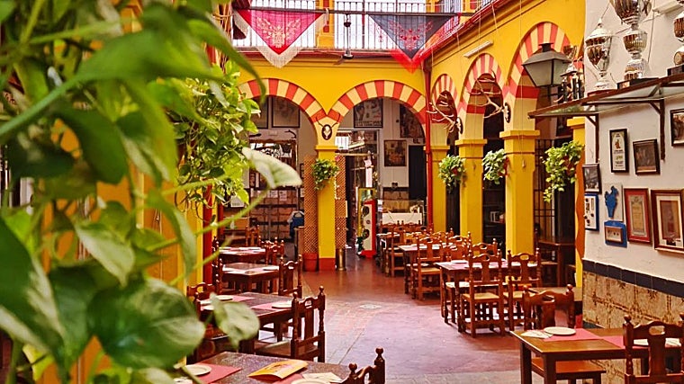 Arcos característicos del interior del restaurante cordobés