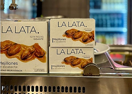 Secondary image 1 - Cooked seafood, preserves and interior of the premises