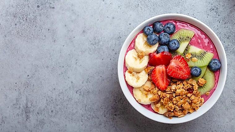 6 cafés da manhã proteicos sem ovos para perda de peso