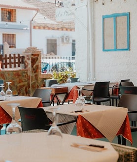 Segunda imagem 2 – Sala de jantar e terraço de La Casamata.