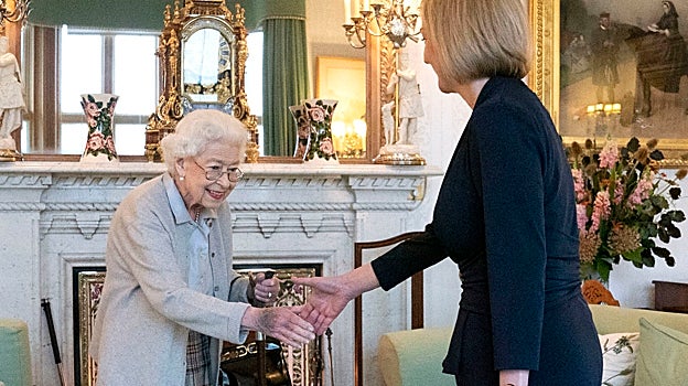 De Churchill a Truss: los 15 primeros ministros que ha visto pasar por Downing Street la reina Isabel II