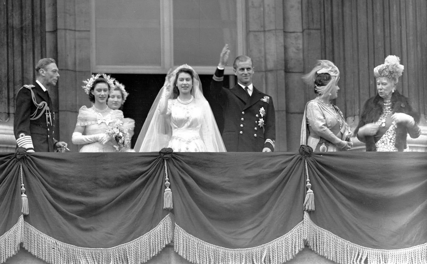 Con motivo de la boda, el teniente Felipe Mountbatten fue nombrado Duque de Edimburgo y caballero de la Orden de la Jarretera, además de ser autorizado para utilizar el tratamiento de alteza real. El Rey de Inglaterra también concedió al teniente Felipe Mountbatten el título de Conde de Marineth y barón de Greenwich.