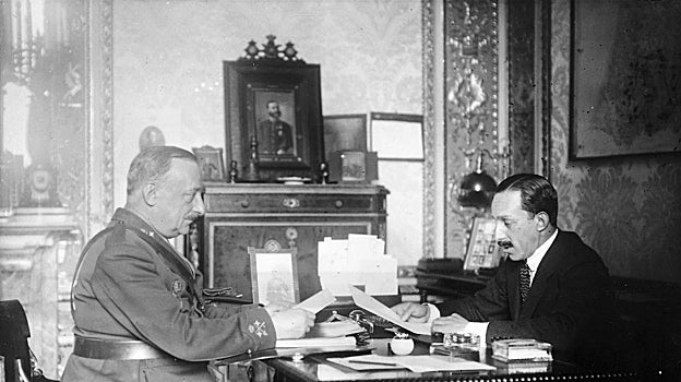 El dictador despacha con Alfonso XIII.