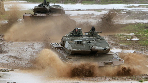 Leopard 2E main battle tanks of the XI “Extremadura” Mechanized Infantry Brigade