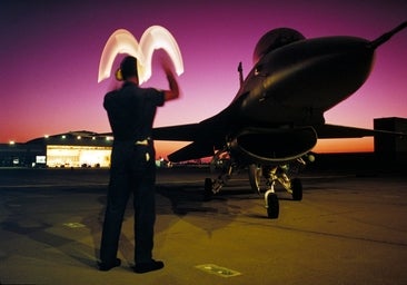 Barato, maniobrable y letal: los secretos del F-16, el caza con 40 años que EE.UU. podría enviar a Ucrania