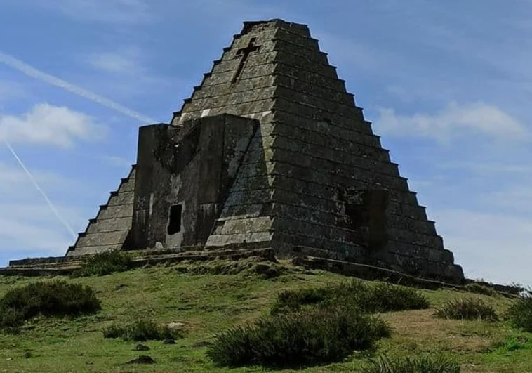 Abandonada y ruinosa: la pirámide fascista que Franco llenó de cadáveres y el Gobierno quiere destruir