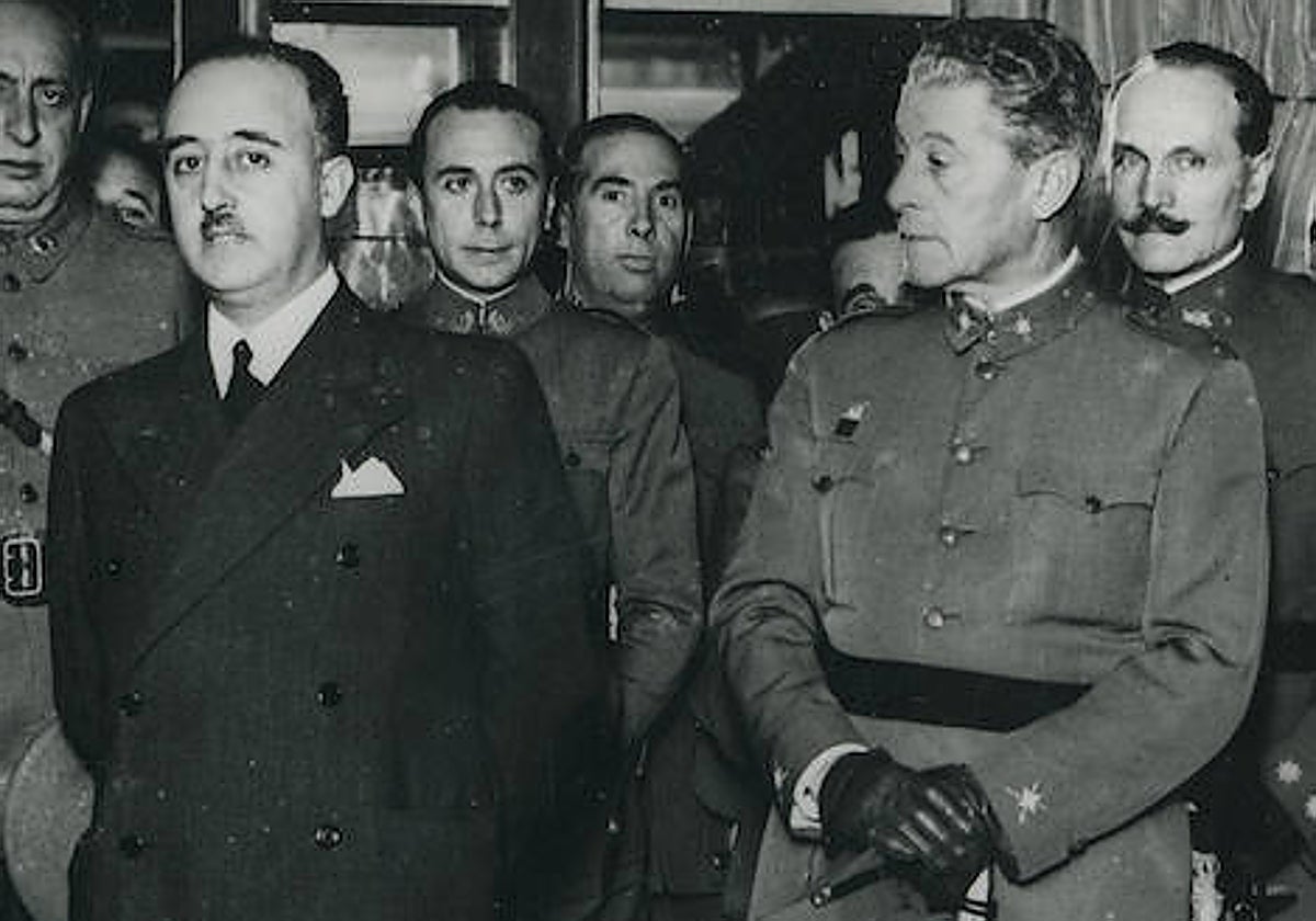 Imagen de Franco (izquierda), junto a Amado Balmes, en 1936, poco antes de su muerte