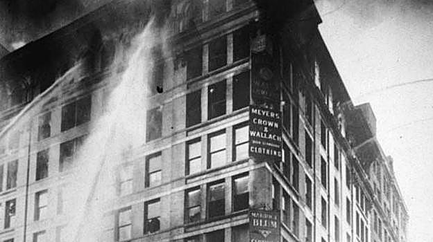 Incendio en la fábrica Triangle Shirtwaist de Nueva York, el 25 de marzo de 1911.